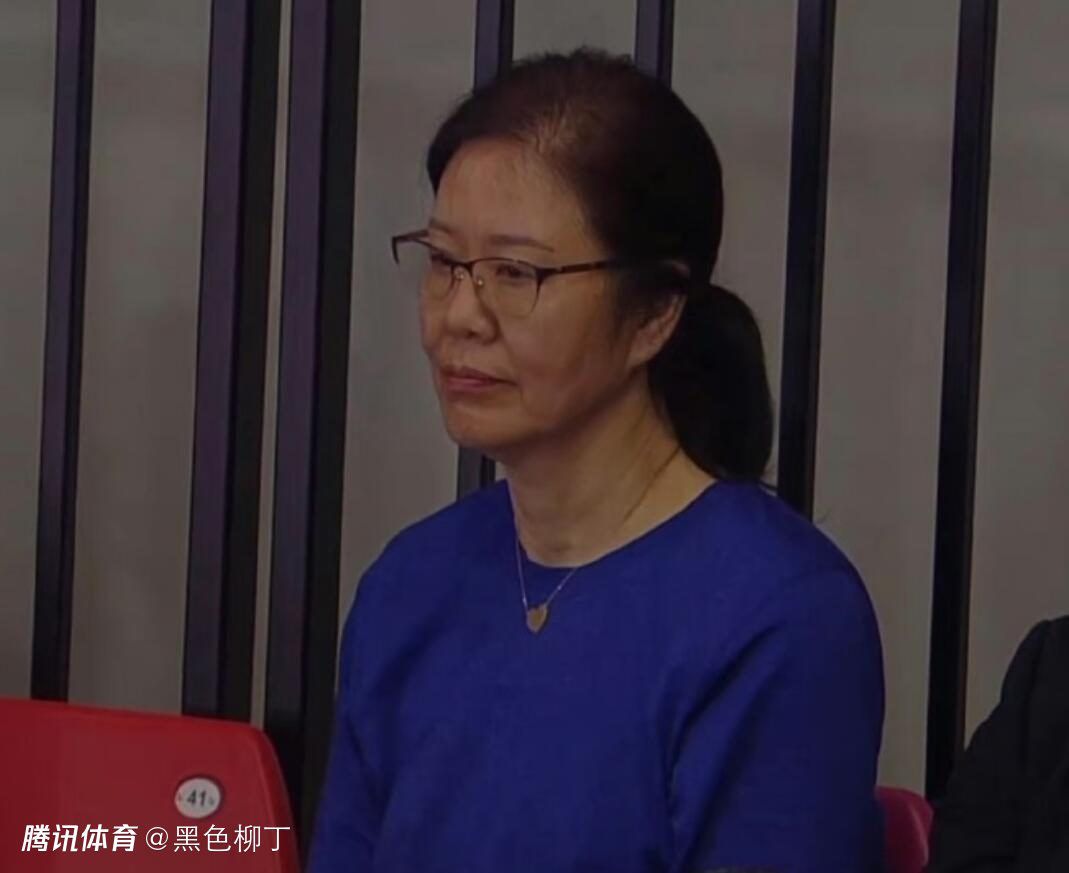 美女露出乳房的网站