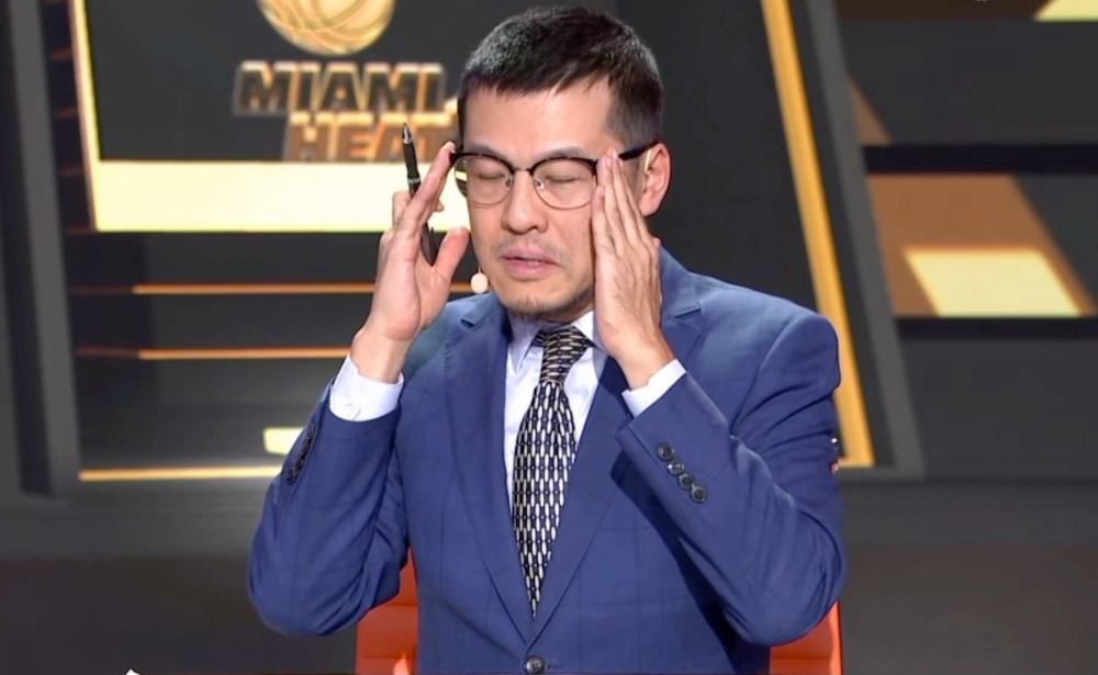 女生搞鸡的视频