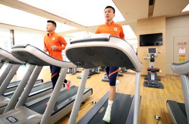 大胸秘书色诱老板视频